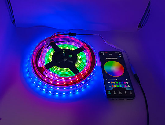 多功能深圳应急手电筒方案开发，手电筒驱动芯片厂家